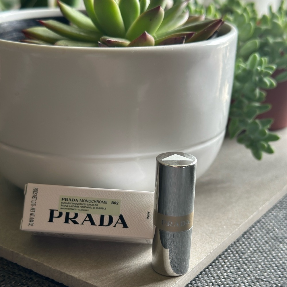 NEW Prada Monochrome Hyper Matte-B02 Quartz 1.3g - Mini/Sample Size